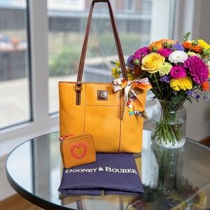 5 piece combo Dooney & Bourke Lexington Mustard Tote - EUC